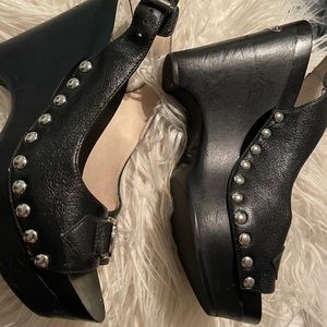 Michael Kors wedges size 7?? Hard to read